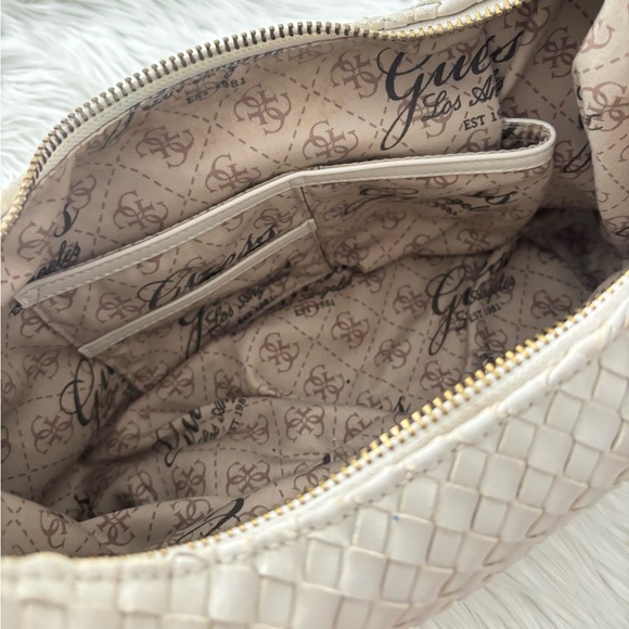 Guess Zoia Woven Hobo Bag - Picture 12 of 12